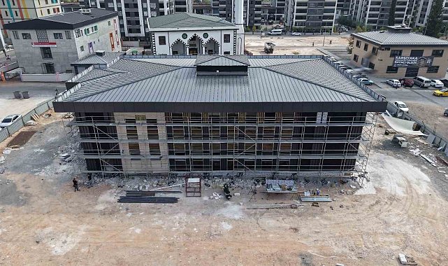 Karşıyaka Gençlik Kütüphanesi'nde çalışmalar sürüyor