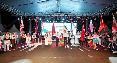 Kartal'da 5. Uluslararası Halk Oyunları Festivali coşkuyla başladı