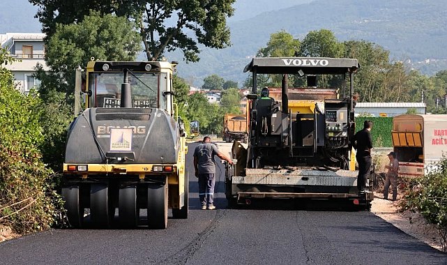 Kartepe'de 4 sokakta asfalt mesaisi