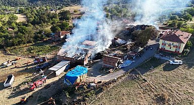 Kastamonu'da 14 büyükbaş hayvanın telef olduğu yangın söndürüldü