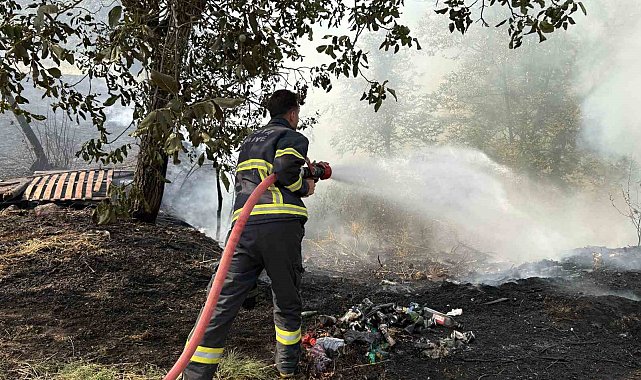 Kastamonu'da çıkan örtü yangınını itfaiye söndürdü
