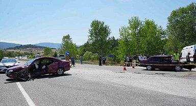 Kastamonu'da iki otomobil çarpıştı: 1 ölü, 3 yaralı