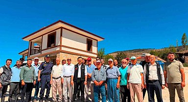 Kaymakam Titiz yangın bölgesinde yapımı süren konutları inceledi