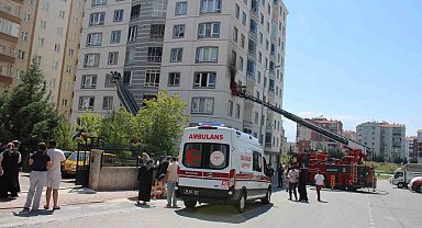 Kayseri'de 9 katlı binada yangın çıktı: 1'i çocuk 3 kişi mahsur kaldı