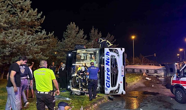 Kayseri'de yolcu otobüsü yakıt tankeri ile çarpıştı, yaralılar var.