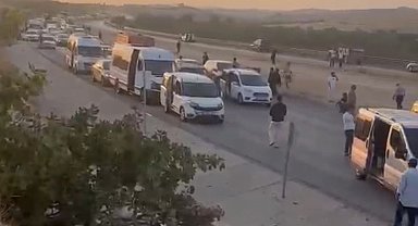 Kazada 3 kişinin hayatını kaybettiği Gaziantep-Nizip kara yolunda eylem