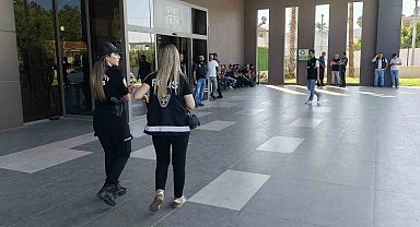 Kazazedelerin yakınlarının Taşucu Limanı'ndaki endişeli bekleyişleri sürüyor