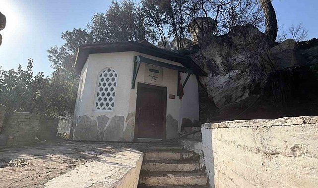 Kazdağları'ndaki yangın türbeye ulaşmadan söndürüldü