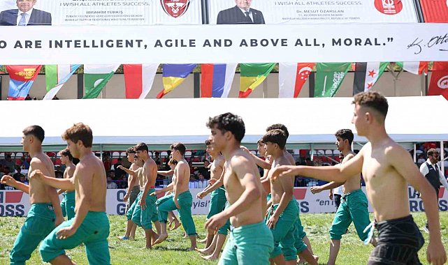 Keçiören 3. Büyük Geleneksel Karakucak Güreş Festivali'nde pehlivanlar ödüllerine kavuştu