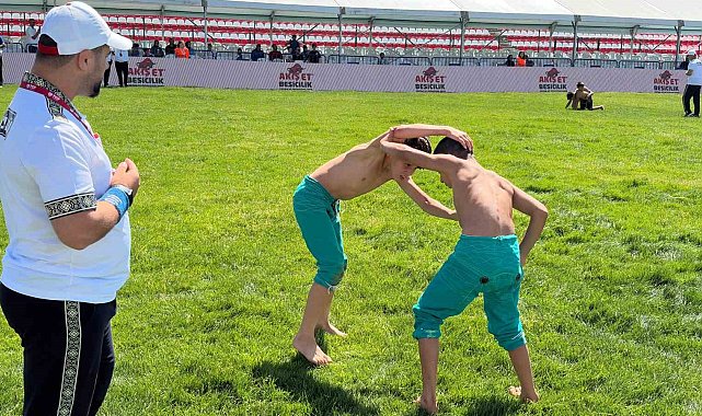 Keçiören'de genç pehlivanlar er meydanına çıktı