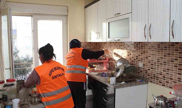 Kepez, evde sağlık hizmetleriyle gönüllere dokunuyor