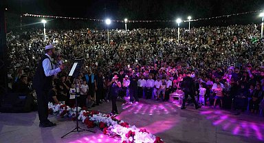 Kâhta Belediyesi'nin programında binlerce kişi aynı ilahide buluştu