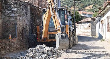 Koçarlı'da yol yenileme çalışmaları sürüyor