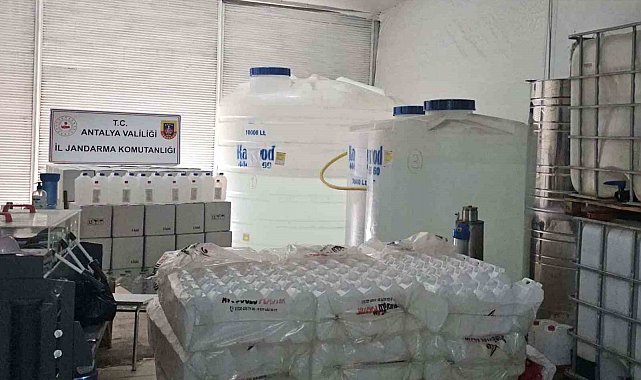 Kolonya imalatı adı altında sahte içki üretilen iş yerine operasyon