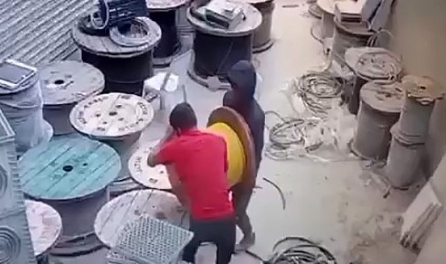 Konteynerlerden kablo vurgunu yaparken kameralara yakalanan suç makineleri tutuklandı