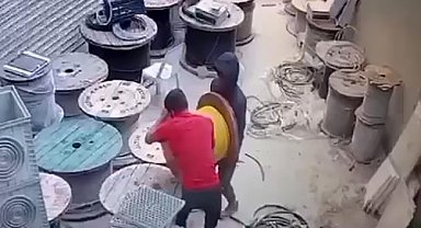 Konteynerlerden kablo vurgunu yaparken kameralara yakalanan suç makineleri tutuklandı