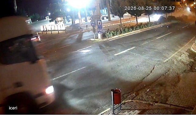 Kontrolden çıkan otomobil karşı şeride geçti, tır şoförünün dikkati faciayı önledi