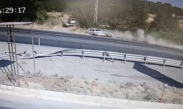 Kontrolden çıkan otomobil şarampole devrildi: 2 yaralı