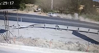 Kontrolden çıkan otomobil şarampole devrildi: 2 yaralı