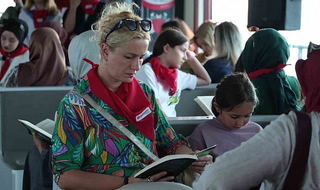 Körfez'de kitap, vapur ve çello aynı yolculukta buluştu