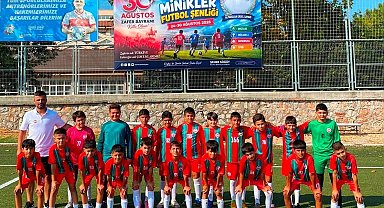 Körfez'de vefat eden saha komiseri Sayarı anısına minikler futbol şenliği