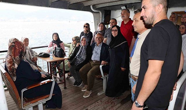 Körfez'in çınarları vapur gezisinde buluştu
