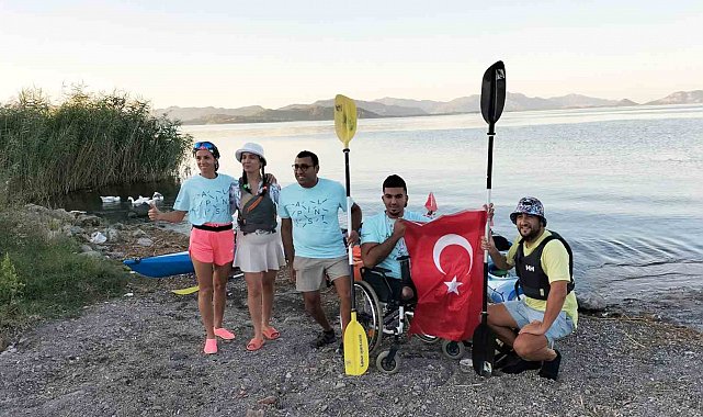 Köyceğiz Gölü'nde 30 Ağustos ve Dünya Barış Günü'nde 'İki Devlet Bir Can' mesajı