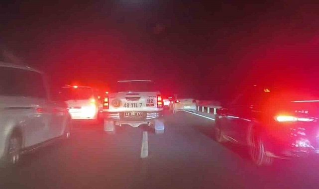Köyceğiz'deki yangın kontrol altında: 10 kilometrelik araç kuyruğu oluştu