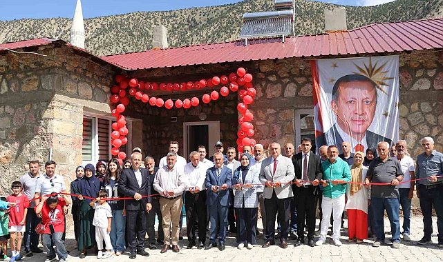 Köylüler birlik oldu, atıl binayı tesise çevirdi