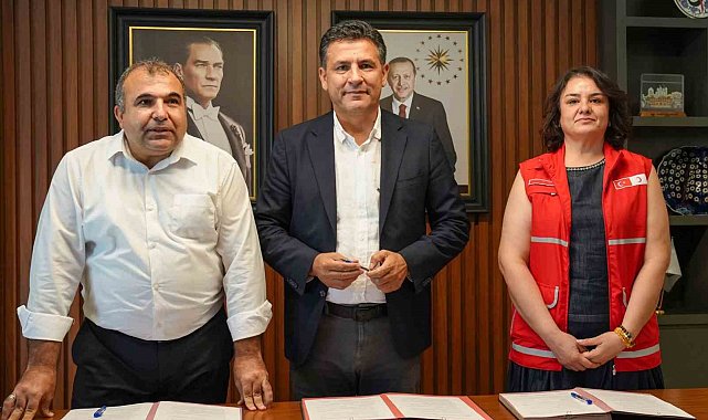 Kozan'da 500 öğrenciye kırtasiye ve okul kıyafeti desteği