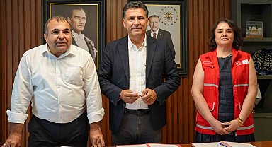 Kozan'da 500 öğrenciye kırtasiye ve okul kıyafeti desteği