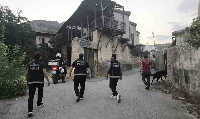 Kozan'da narkotik uygulamasında aranan terör örgütü üyesi yakalandı