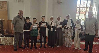 Kur'an-ı Kerim kursu çocuklara verilen hediyeler ile sona erdi