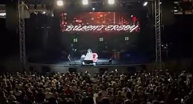 Kuşadası AVM'de sahne alan Bülent Ersoy'dan ağza alınmayacak küfürler
