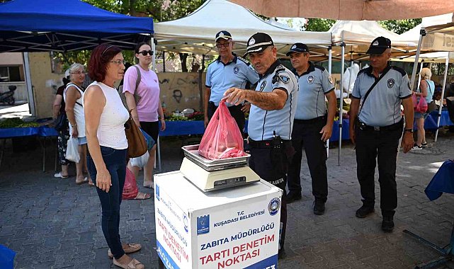 Kuşadası zabıtasından pazar denetimi