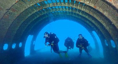 Kuşadası'nın batık uçağı 10'uncu yılında yoğun ilgi görüyor