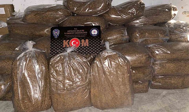 Kütahya'da 2 araca kaçakçılık operasyonu: 1 ton 716 kilo tütün ele geçirildi