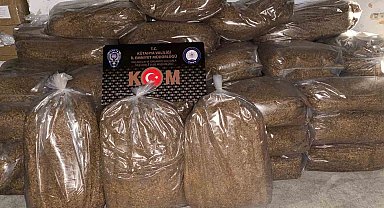 Kütahya'da 2 araca kaçakçılık operasyonu: 1 ton 716 kilo tütün ele geçirildi