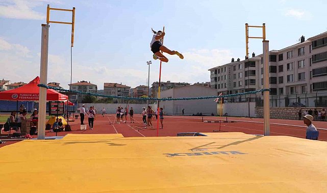 Kütahya'da 30 Ağustos Zafer Kupası'nda atletizm heyecanı sona erdi