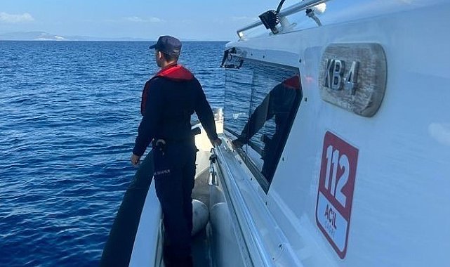 Lastik botta sürükleniyordu, sahil güvenlik kurtardı