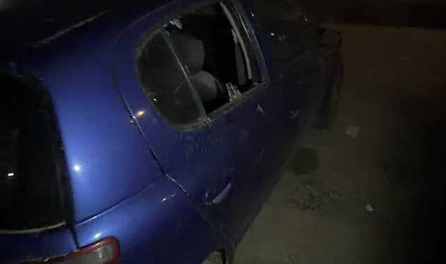 Lüleburgaz'da gece yarısı araçların camları kaldırım taşıyla kırıldı