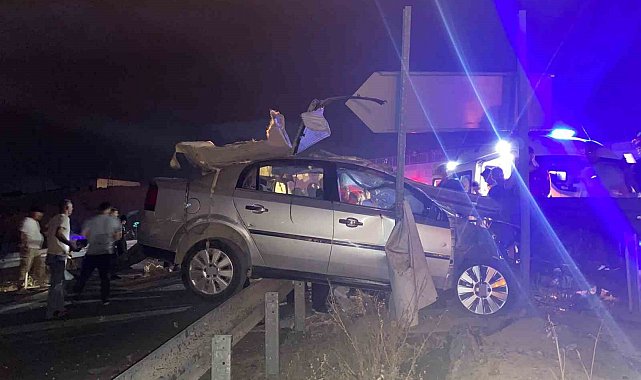 Malatya'da refüje çarpan otomobilin sürücüsü hayatını kaybetti