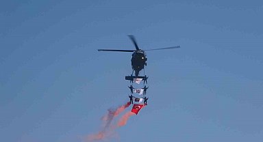 Malazgirt'te jandarma helikopterlerinin gösterisi nefes kesti
