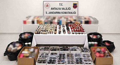 Manavgat'ta 4 milyon 350 bin liralık gümrük kaçağı ürün ele geçirildi
