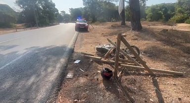 Manavgat'ta motosiklet tel çitlere çarptı: 2 yaralı