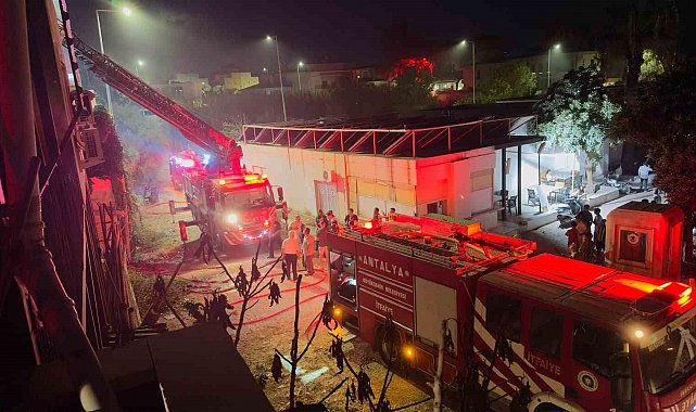 Manavgat'ta otelin personel lojmanında çıkan yangın büyümeden söndürüldü