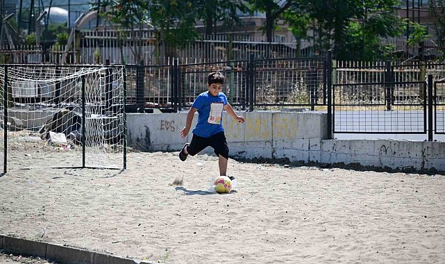 Manisa Büyükşehir Belediyesi mahallelilerin sorunlarını dinliyor