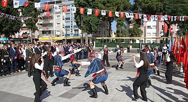 Manisa ilçelerinde Zafer Bayramı kutlandı