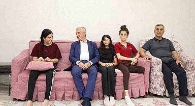 Mehmet Tahmazoğlu'ndan vatandaşlara ev ziyareti
