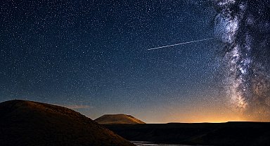 Meke Krater Gölü'nde Perseid meteor yağmuru görsel şölen sundu